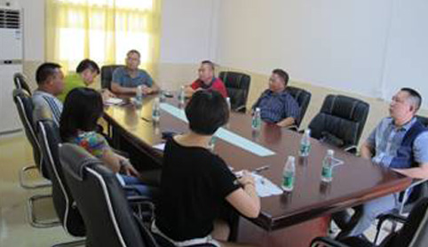 洪錫標董事長親臨養殖一線視察工作